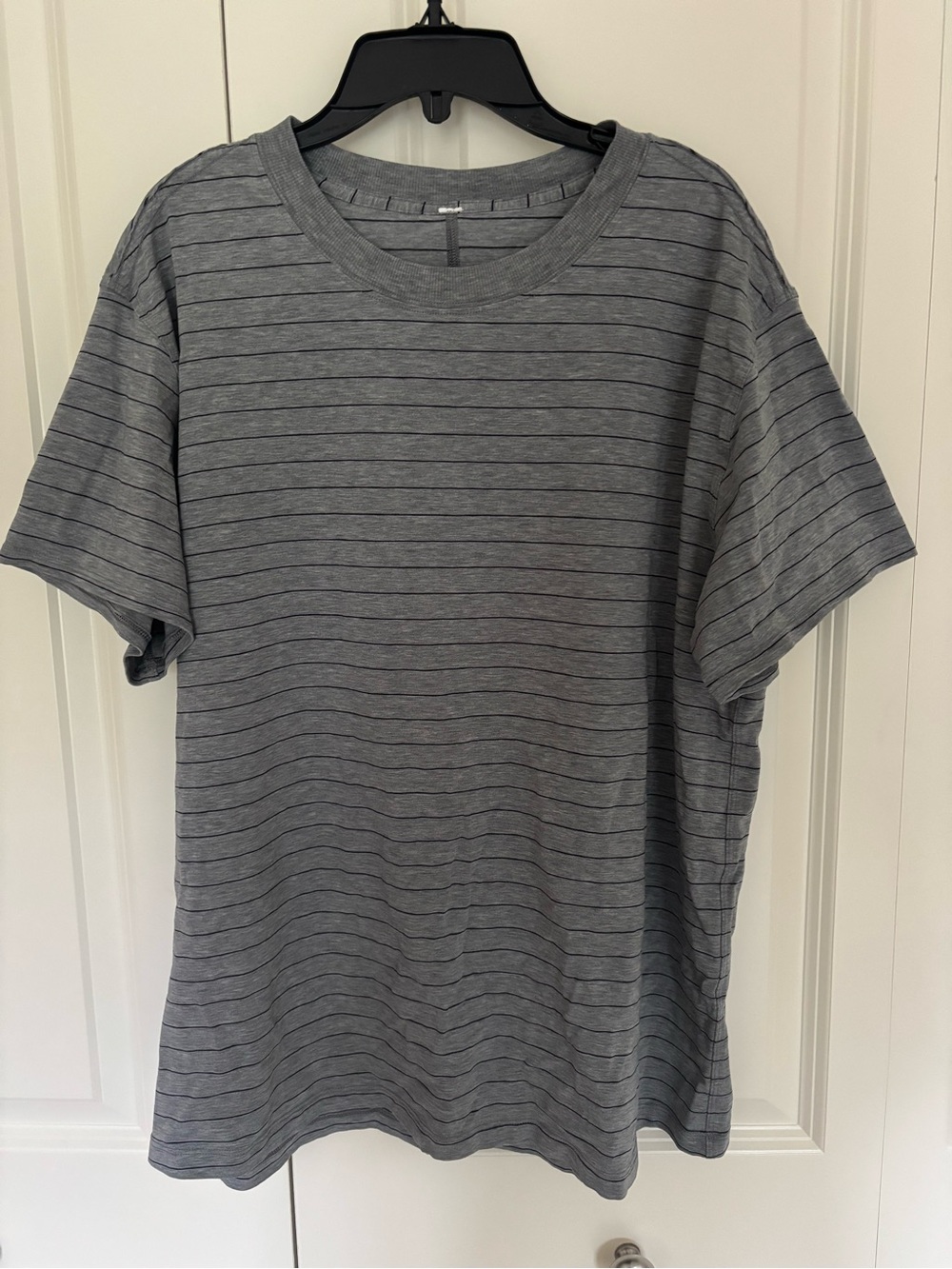 Mens Lululemon T Shirt L Gray Black Striped Scoop Neck Basic Pima Cotton.